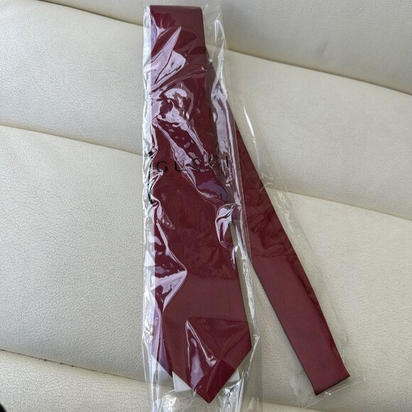 New Gucci GG Logo Silk Red Tie 100% Authentic 550568 - Picture 6 of 8